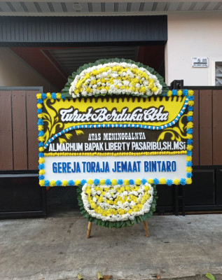 Papan Bunga Duka di Gunung Lingkas